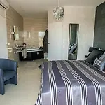 Chateau De Valloubiere Bed & Breakfast