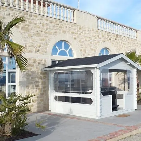 瓦卢贝尔城堡酒店 4* Saint-Jean-de-Fos